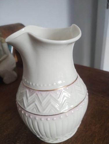 Belleek colonial vase approx - colonial,