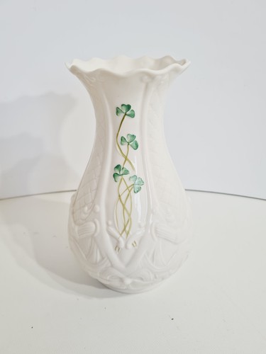 Belleek dalriada vase - dalriada, hand